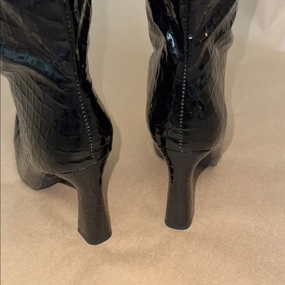 Forever 21 - Black Croc-Embossed Knee-High Boots - Picture 9 of 10
